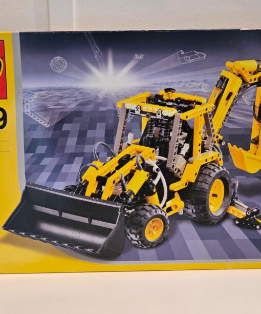 Alternative view of LEGO Technic Excavator 8455 + tor wyścigowy z 2 autami, elektryczne, 2,4 m