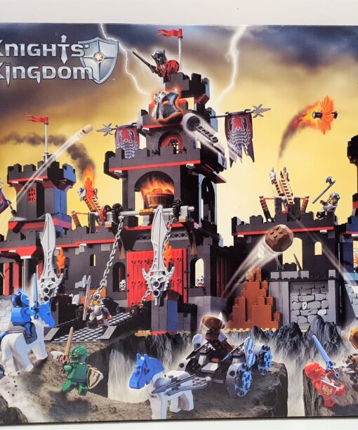 Alternative view of LEGO® 8877 Knights' Kingdom - Mroczna forteca Vladka